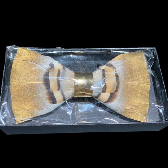 Tan Feather Bow Tie. Box included as in photos - Picture 2 of 3